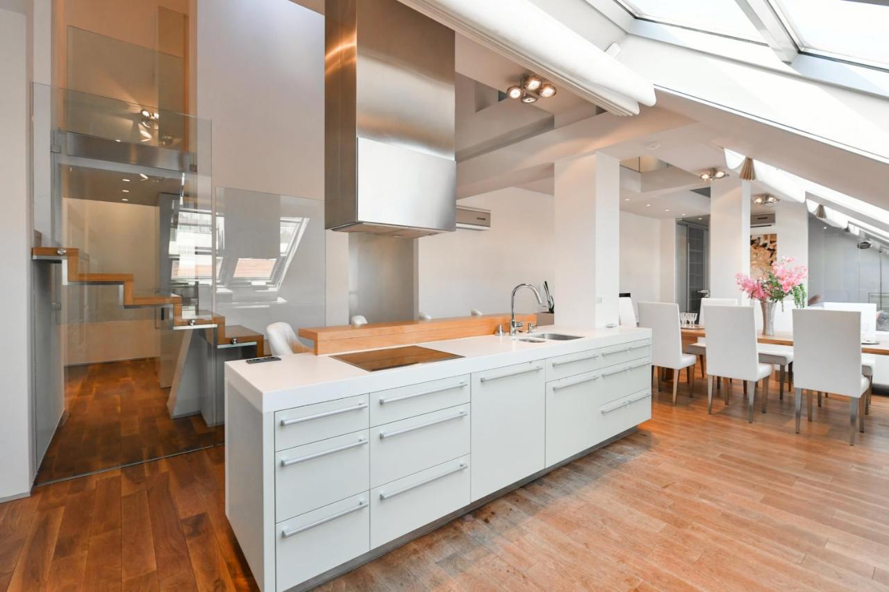 Luxury Central Penthouse With Sauna, Terrace, 250M2, 5Bdrm, 3Bthrm Prague Exterior photo