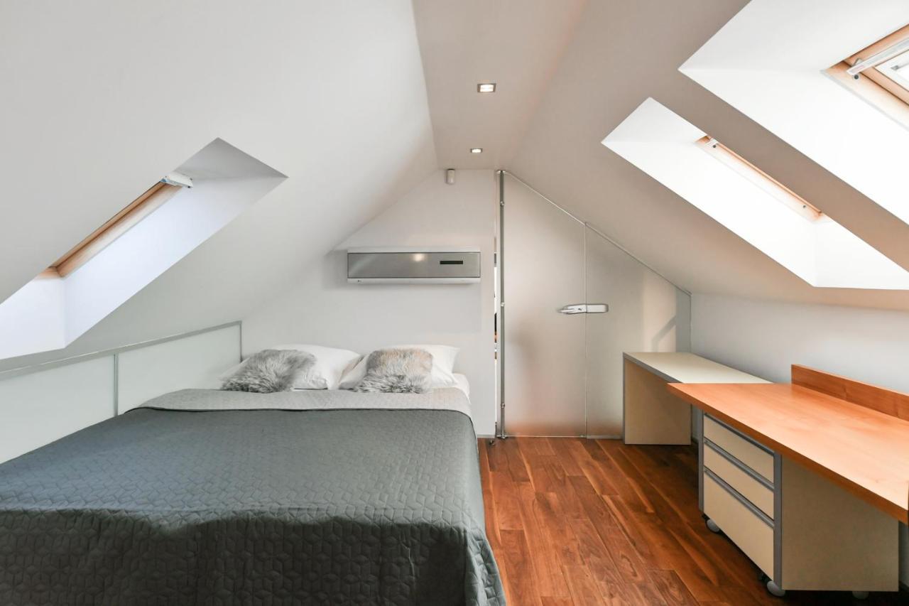 Luxury Central Penthouse With Sauna, Terrace, 250M2, 5Bdrm, 3Bthrm Prague Exterior photo