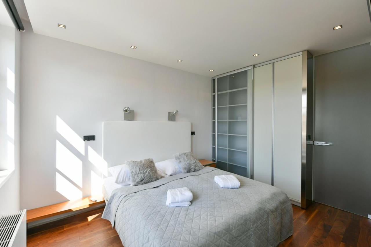 Luxury Central Penthouse With Sauna, Terrace, 250M2, 5Bdrm, 3Bthrm Prague Exterior photo