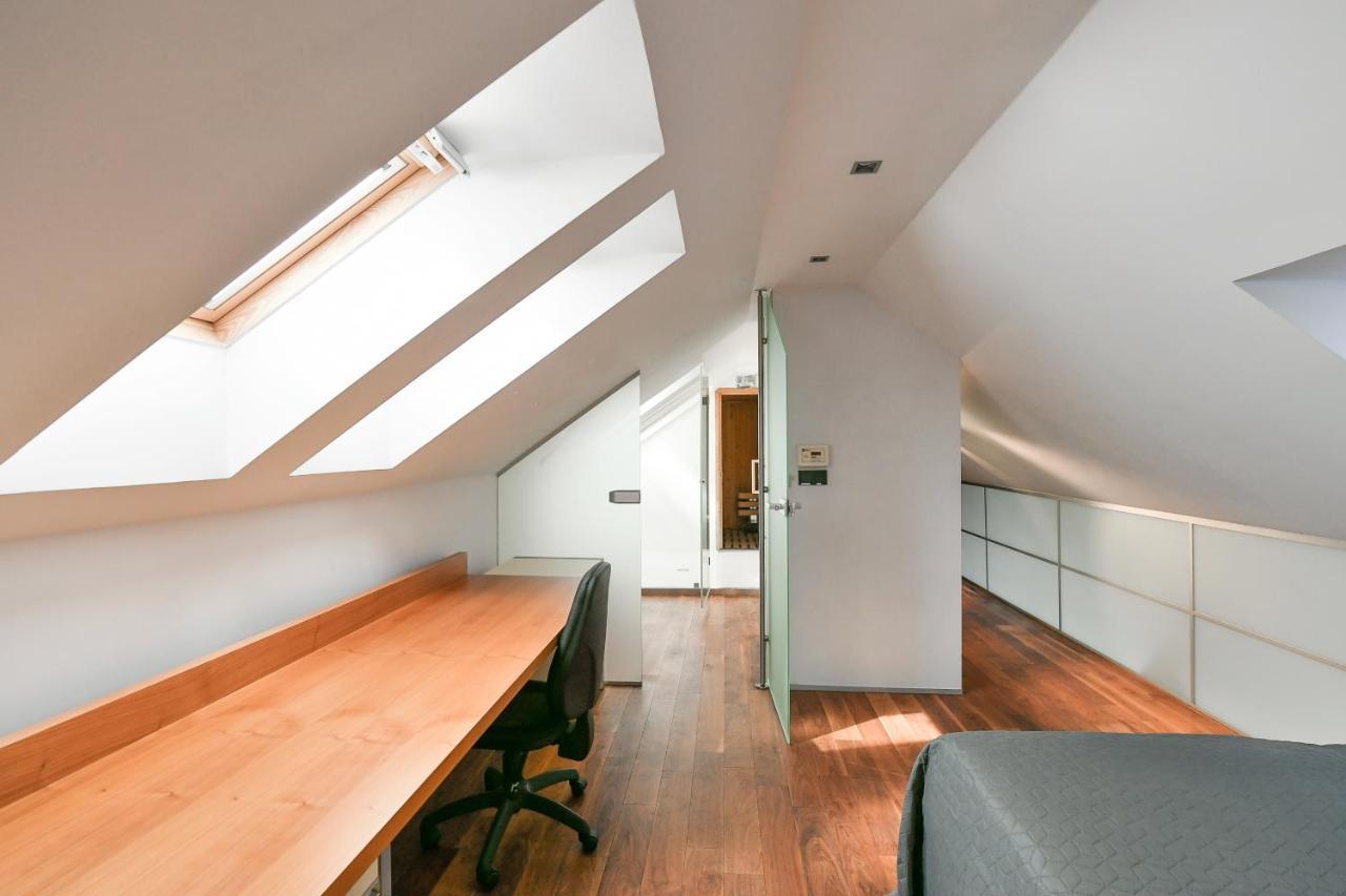 Luxury Central Penthouse With Sauna, Terrace, 250M2, 5Bdrm, 3Bthrm Prague Exterior photo